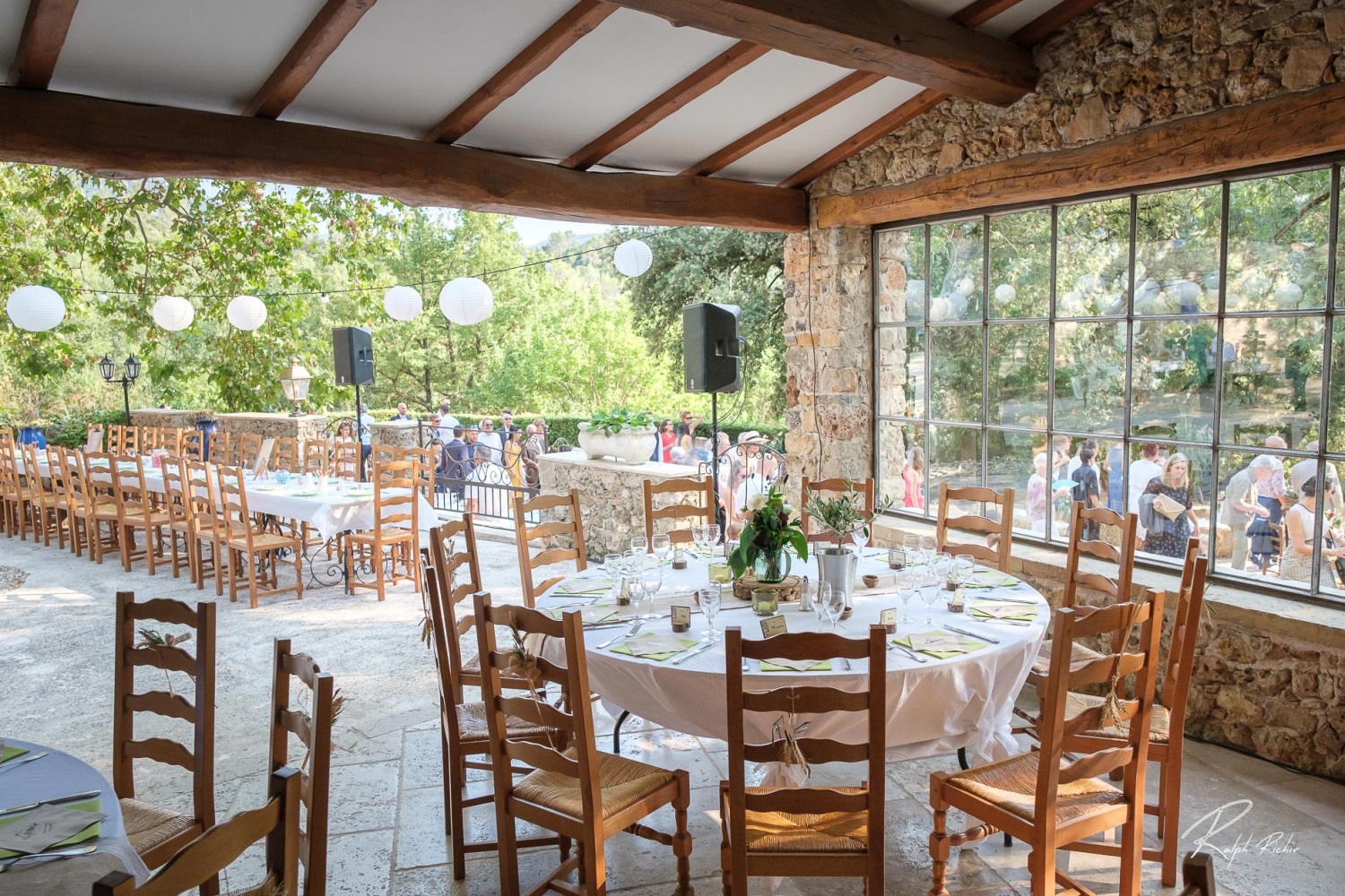 repas en terrasse-fete de famille-comite d entreprise-anniversaire-provence