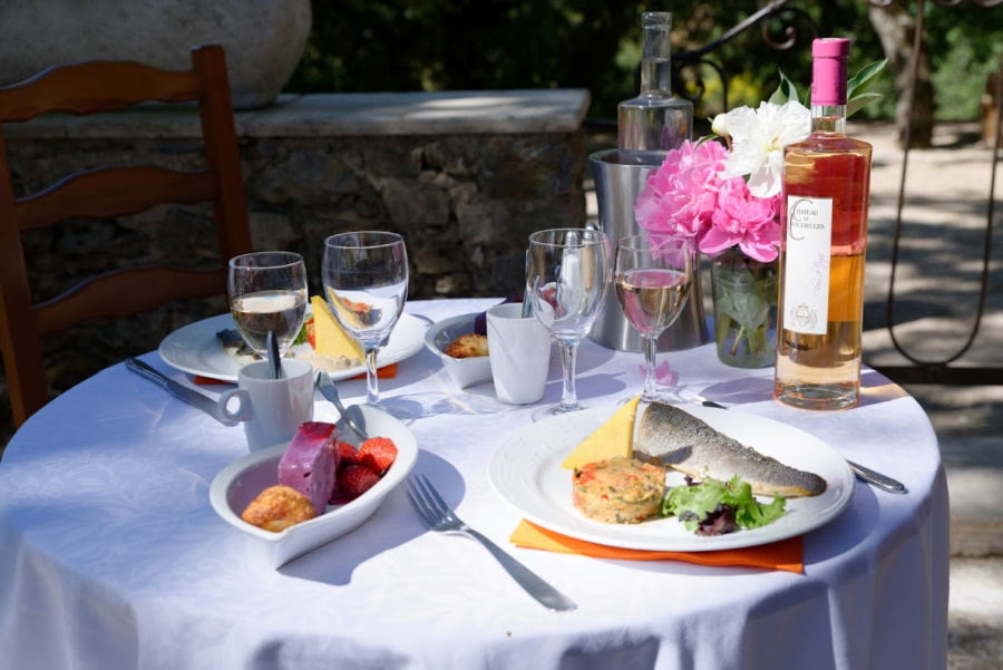 retaurant-table-vin-chateau-de-cancerilles